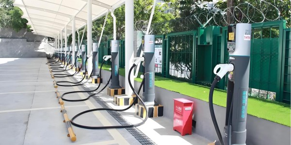 小米汽車宣布與“蔚小理”啟動充電補能網(wǎng)絡合作